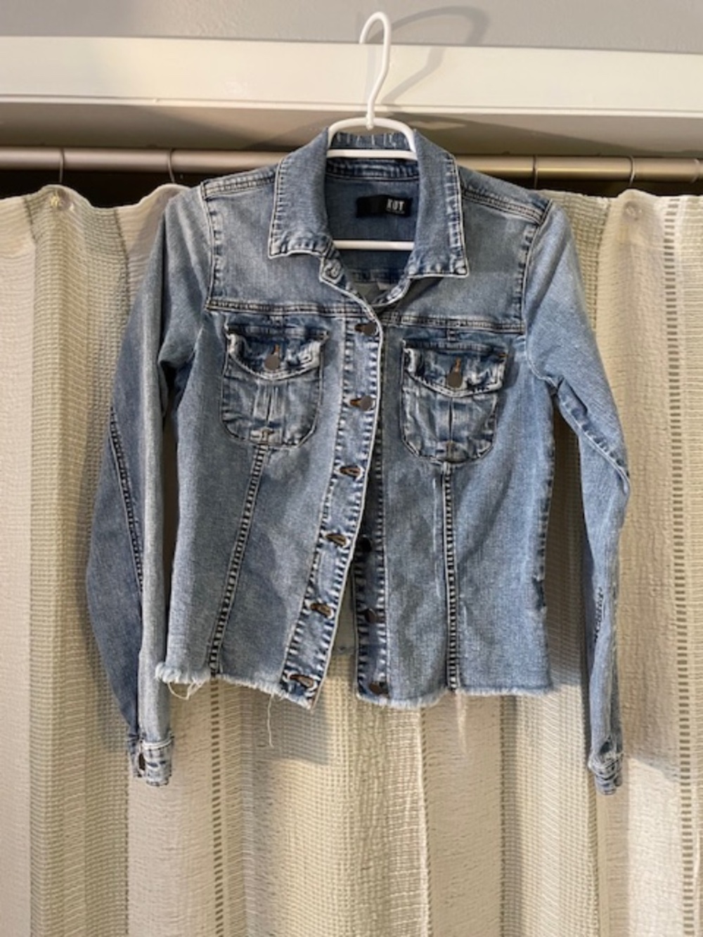 KUT from the Kloth Kara Denim Jacket Small Light Wash Raw Hem Cropped - Picture 7 of 7